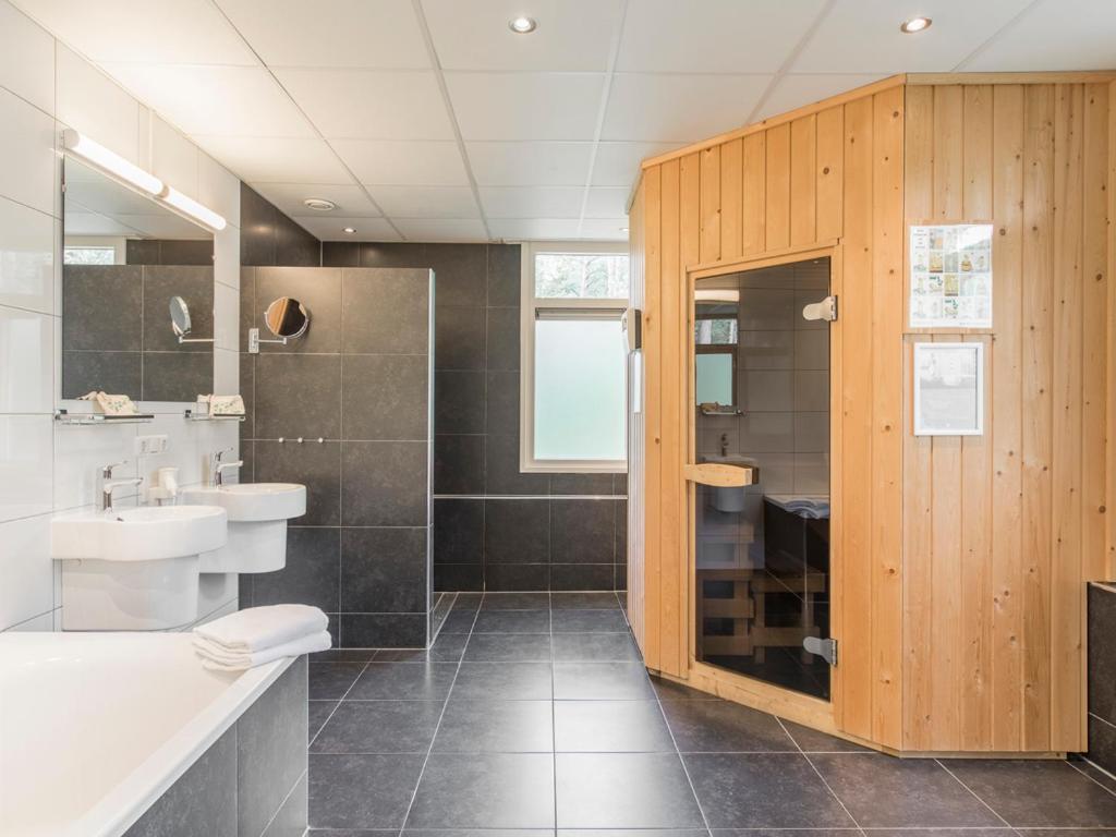 Comfort 6-Person Dog Bungalow In The Holiday Park Landal Heideheuvel Beekbergen Quarto foto