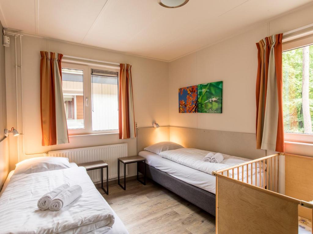 Comfort 6-Person Dog Bungalow In The Holiday Park Landal Heideheuvel Beekbergen Quarto foto