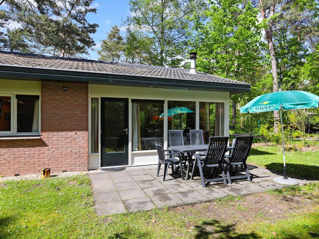 Comfort 6-Person Dog Bungalow In The Holiday Park Landal Heideheuvel Beekbergen Quarto foto