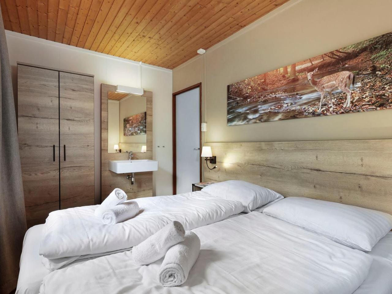Comfort 6-Person Dog Bungalow In The Holiday Park Landal Heideheuvel Beekbergen Quarto foto