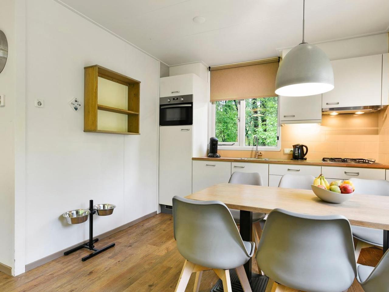 Comfort 6-Person Dog Bungalow In The Holiday Park Landal Heideheuvel Beekbergen Exterior foto