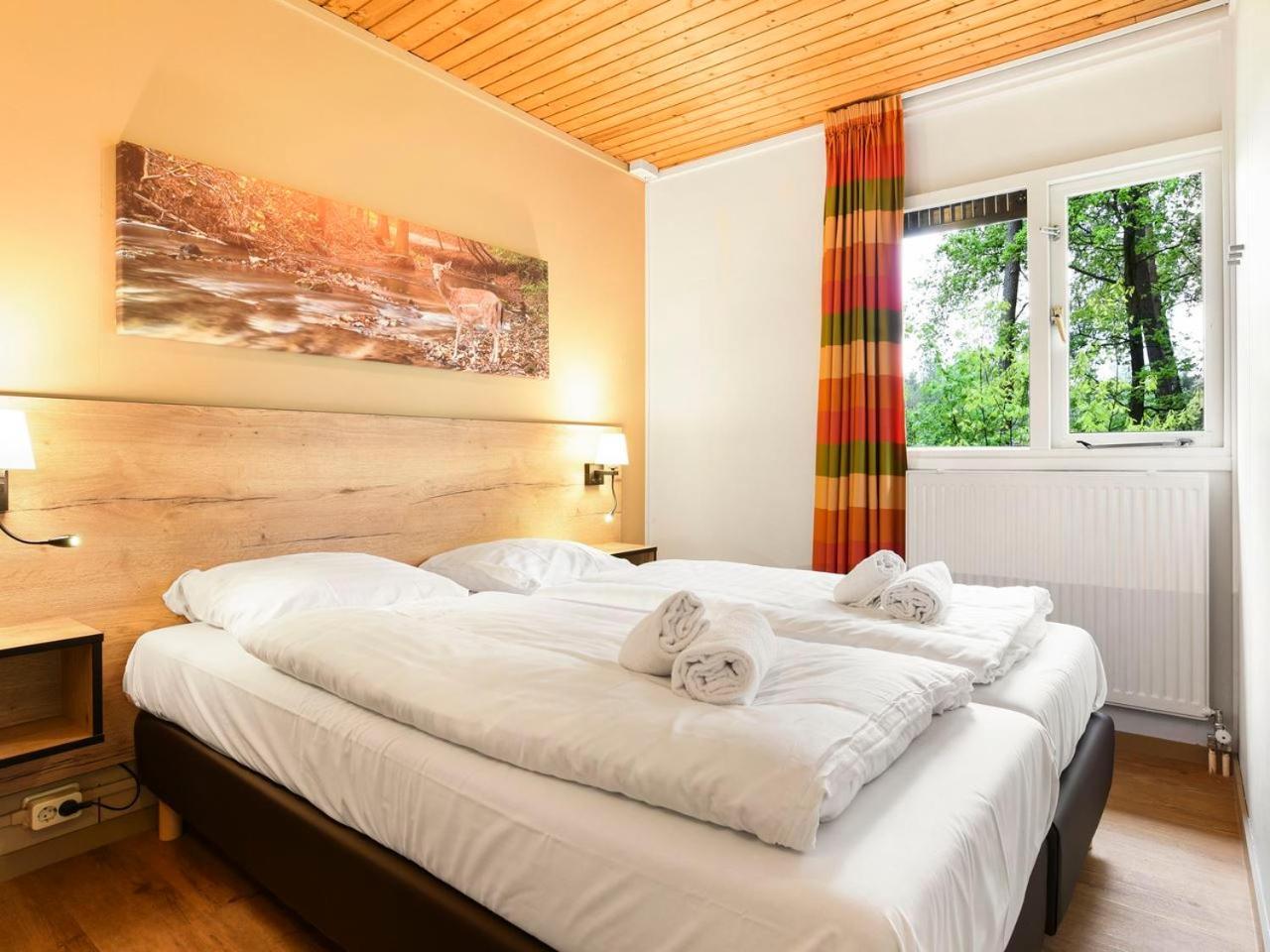 Comfort 6-Person Dog Bungalow In The Holiday Park Landal Heideheuvel Beekbergen Exterior foto